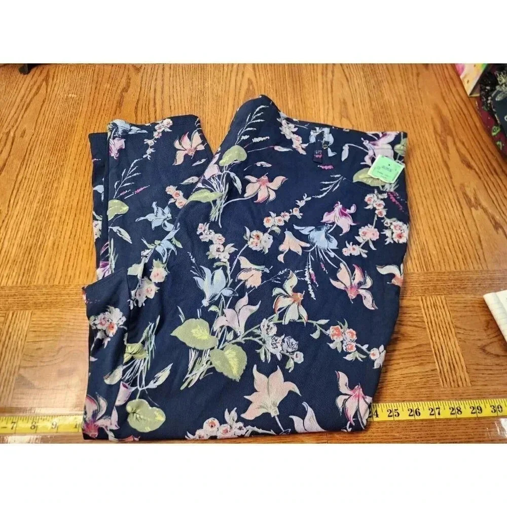 NEW ST JOHN'S BAY STRAIGHT LEG PLUS SIZE 30 JEGGINGS